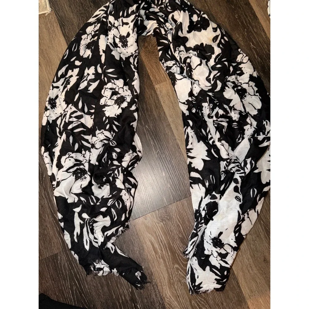 Black and White Floral Print Lightweight Scarf with Eyelash Fringe fashion